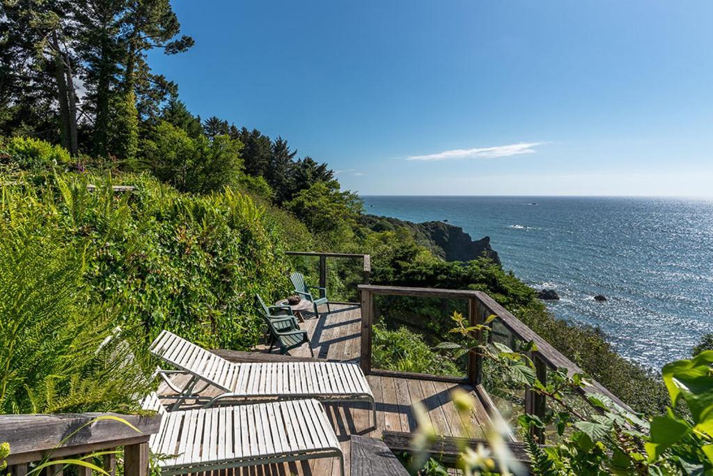 Turtle Rocks Oceanfront Inn 트리니다드 외부 사진