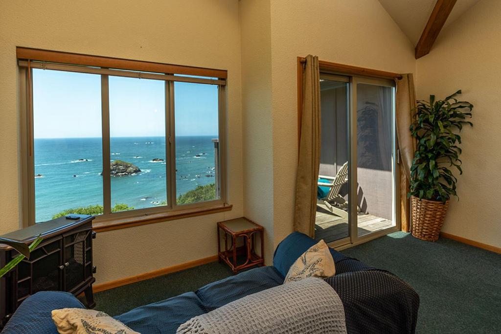 Turtle Rocks Oceanfront Inn 트리니다드 외부 사진
