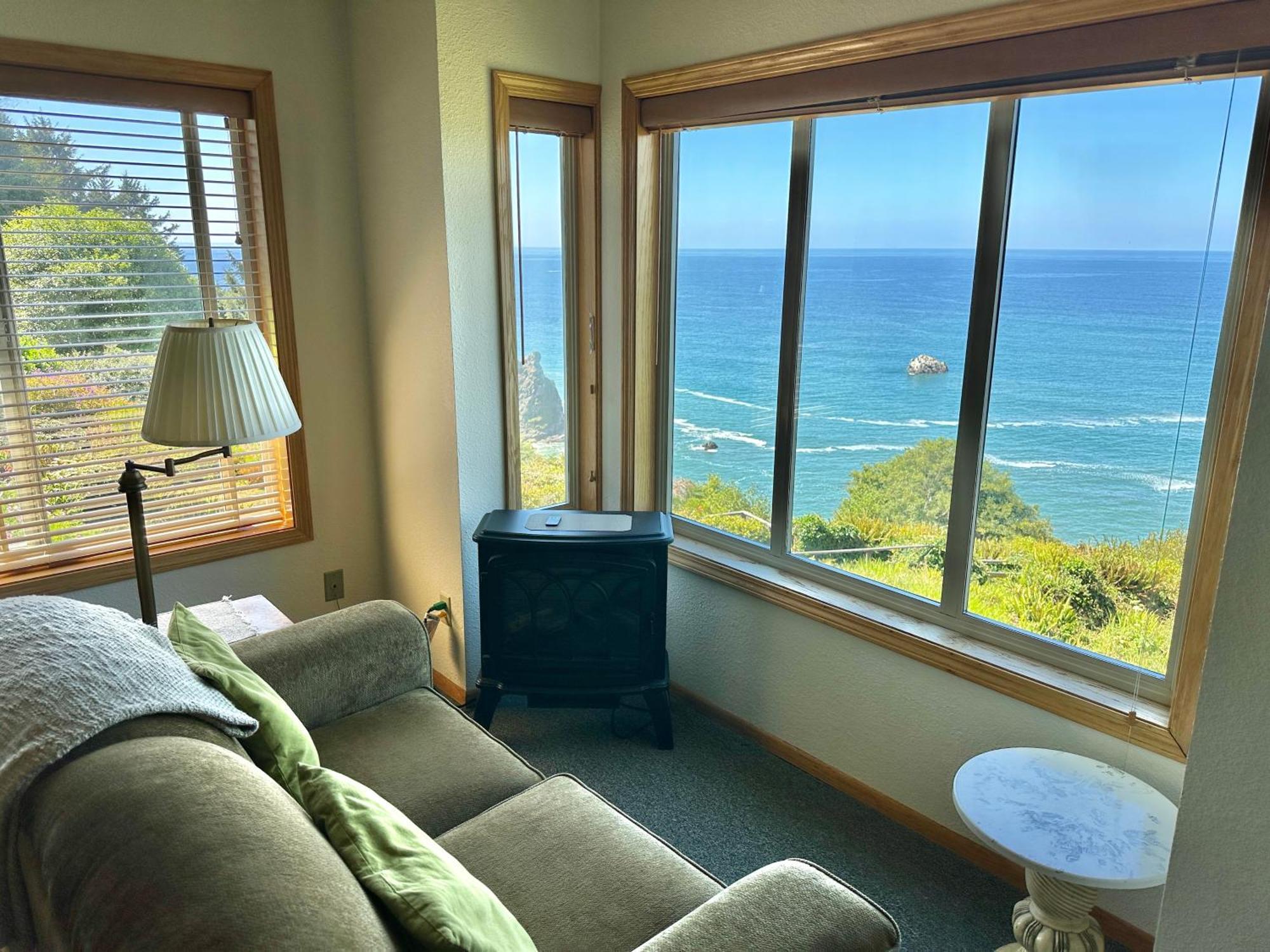 Turtle Rocks Oceanfront Inn 트리니다드 외부 사진